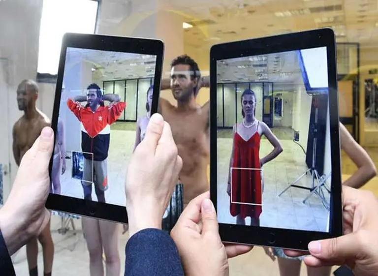 Usan modelos desnudos para mostrar la nueva forma de comprar ropa: realidad aumentada