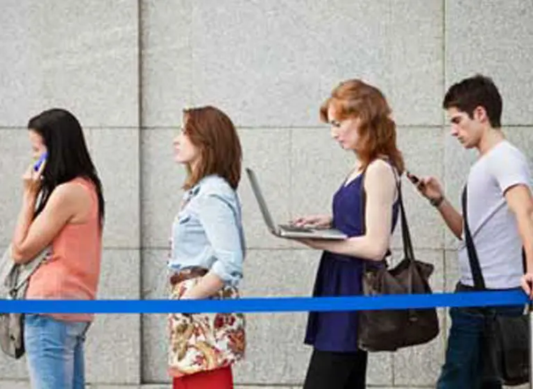 Trato digno al consumidor: debaten ley para que eviten filas y reciban constancia de baja y libre deuda