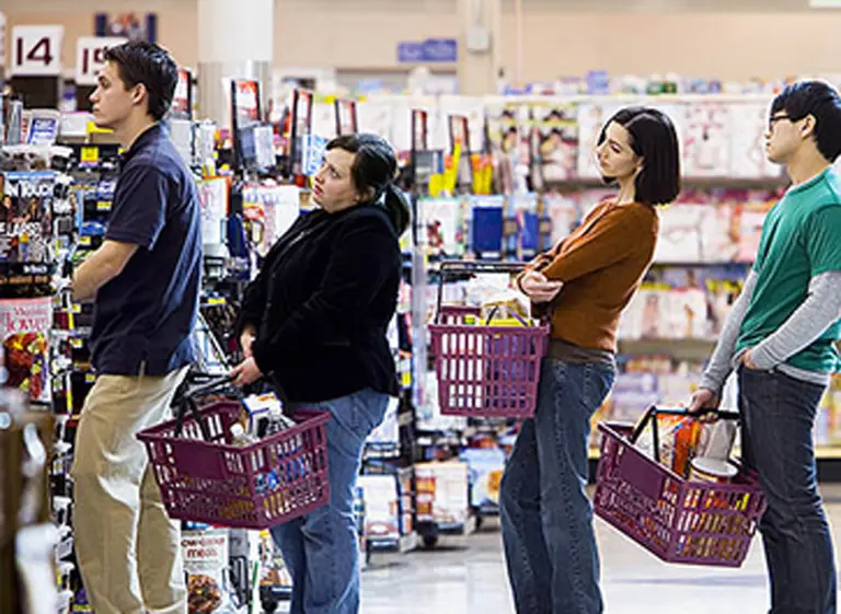 Cuatro claves para elegir la fila más rápida en la caja del supermercado