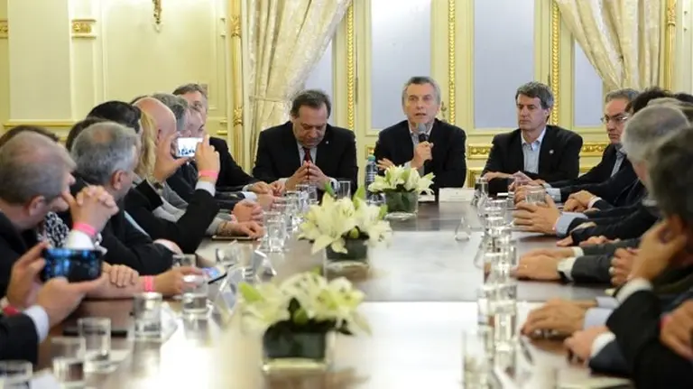 Macri analiza con su gabinete Ley de ART, controles migratorios y operativos por inundaciones