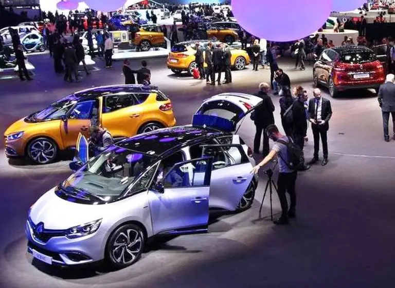 Autos de lujo, prototipos excéntricos y modelos eléctricos dominan el Salón de Parí­s