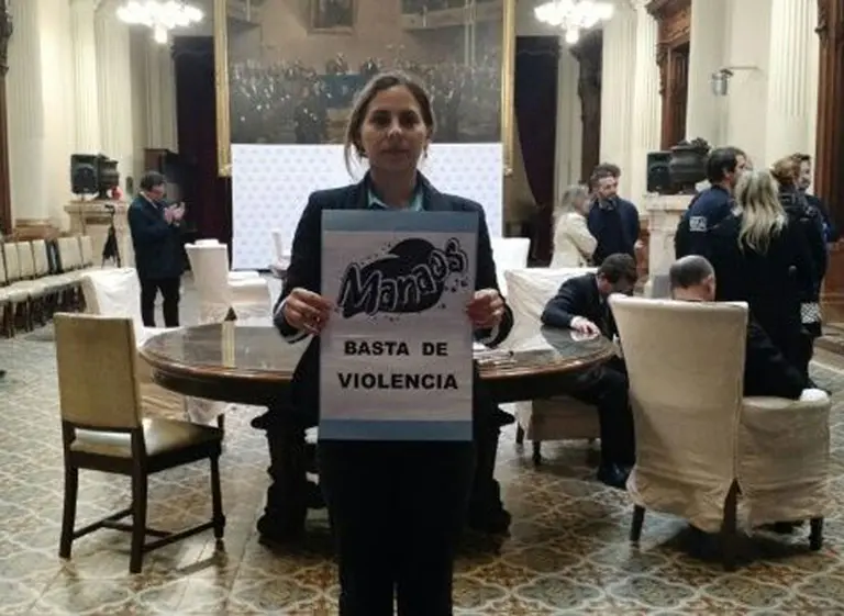 Escándalo con dueño de Manaos: ataque a grupo de campesinos y quema de casas