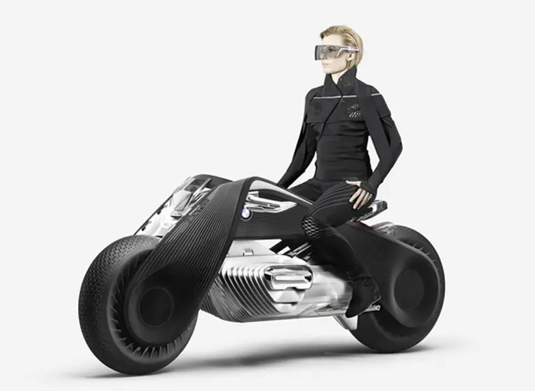 BMW presenta su motocicleta inteligente: nunca se cae y no se necesita usar casco