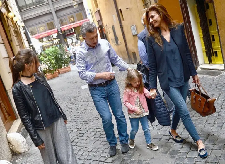 Los medios de Italia elogiaron la elegancia de Juliana Awada