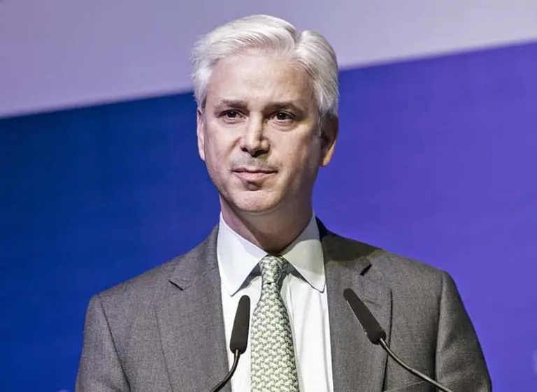 Renunció CEO de Visa por no poder pasar suficiente tiempo en la oficina