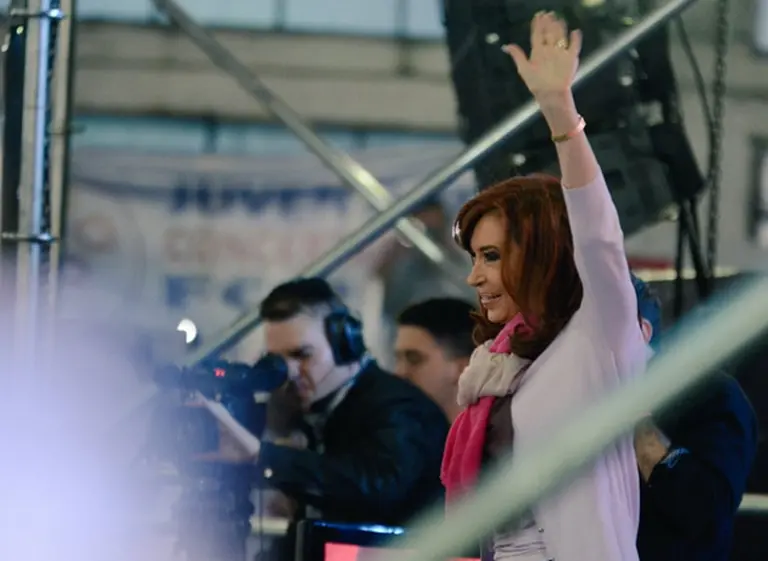 Cómo es y cuánto le cuesta a CFK la maquinaria televisiva para reposicionarse