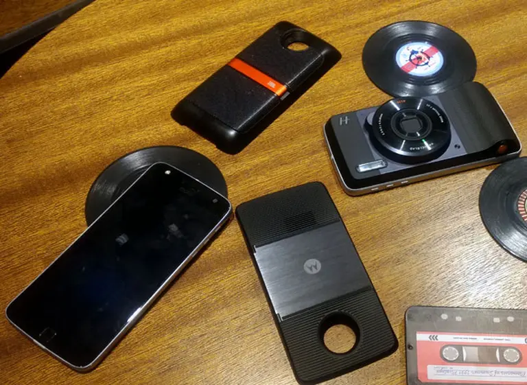El Moto Z Play, el celular con acoplados de Motorola, ya está disponible en Argentina