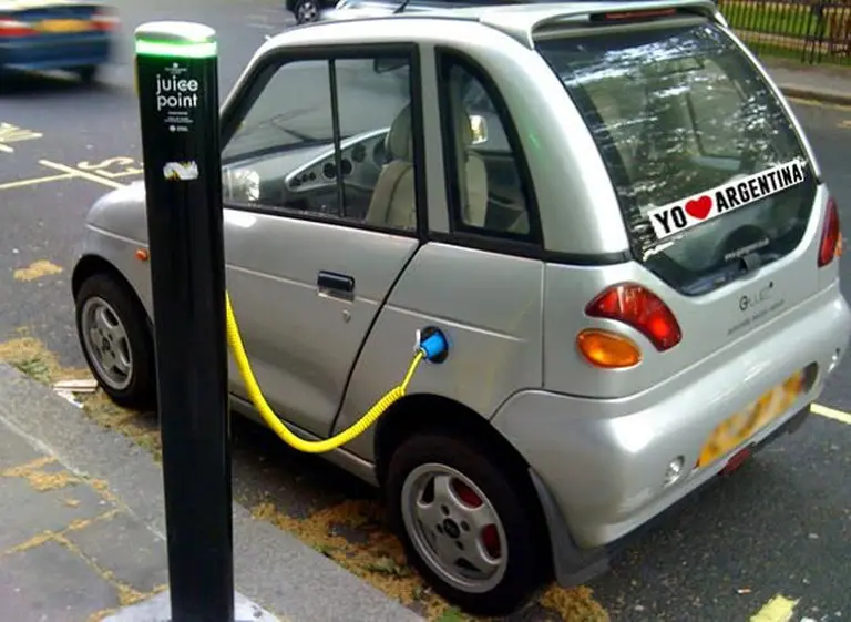 Gobierno apura plan de vehí­culos eléctricos: ya negocia con empresarios el régimen de promoción