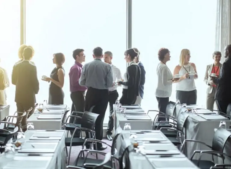 Emprendedores en redes humanas: más allá del networking y el tráfico de influencias