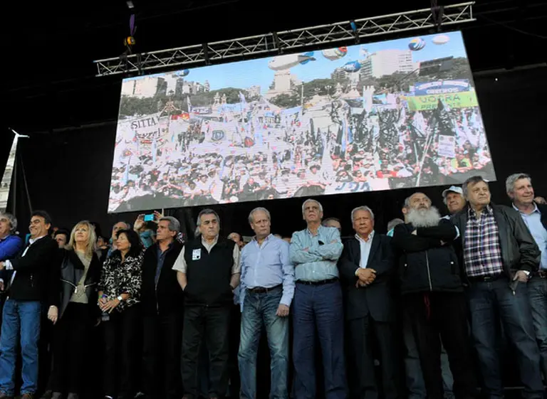 Protesta "friendly" de CGT y piqueteros le devuelve oxí­geno al Gobierno para reforzar estrategia "dialoguista"