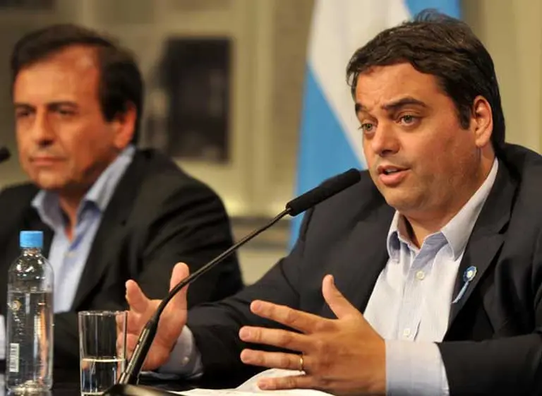 Evalúan aplicar reformas laborales por decreto y se tensa la relación con la CGT