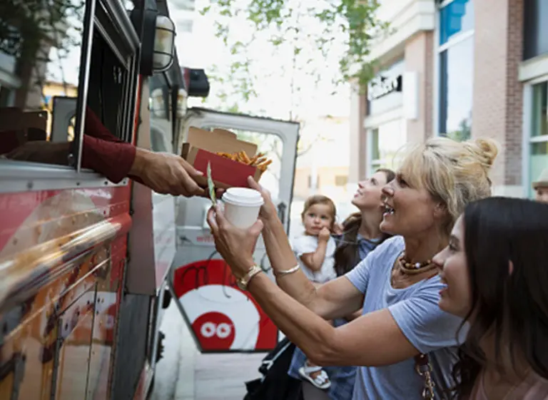 Food trucks: todo lo que hay que saber sobre la nueva ley que regula su funcionamiento en espacios públicos