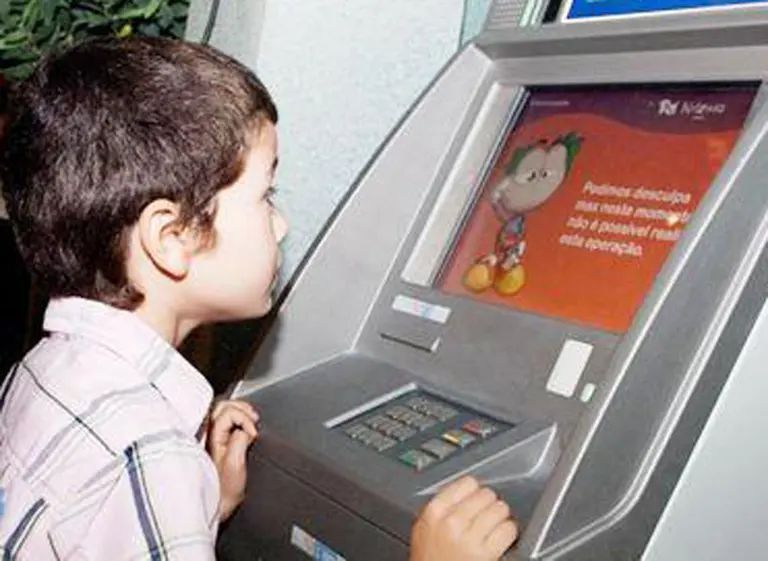 Habrá tarjetas de débito para menores de edad: ¿cómo será su uso?