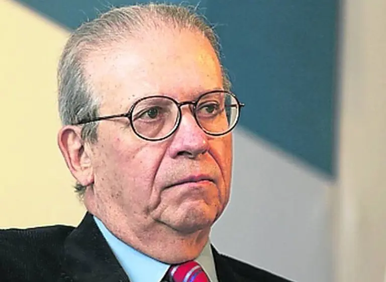 Luego de más de 50 años como accionista y CEO de IMPSA, Pescarmona deja de liderar su holding