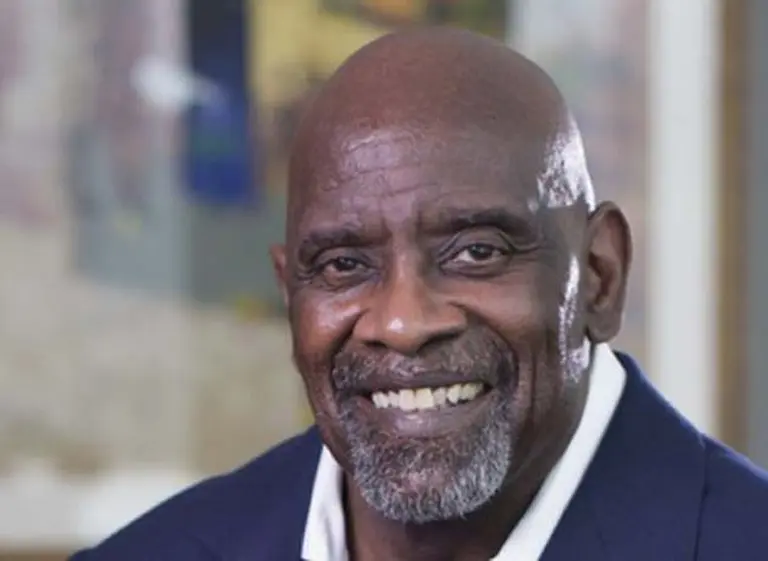 La increí­ble historia del hombre que pasó de dormir en baños públicos a multimillonario