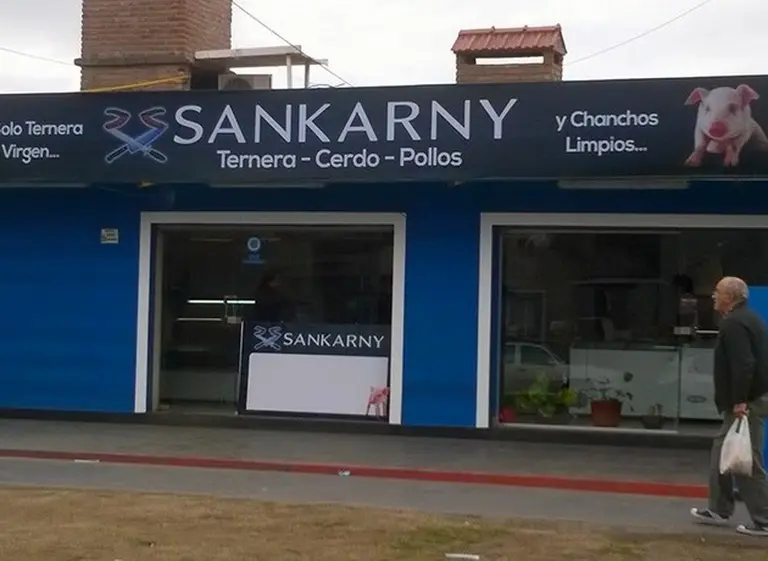 Ricky Sarkany, enfrentado con una carnicerí­a cordobesa
