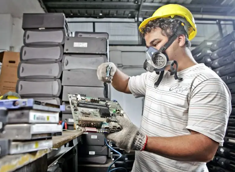 Microsoft y Fundación Equidad lanzan un plan canje de computadoras