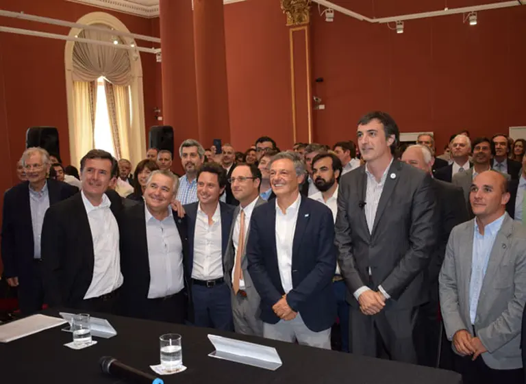 El Gobierno lanzó plan para formar 111.000 programadores jóvenes