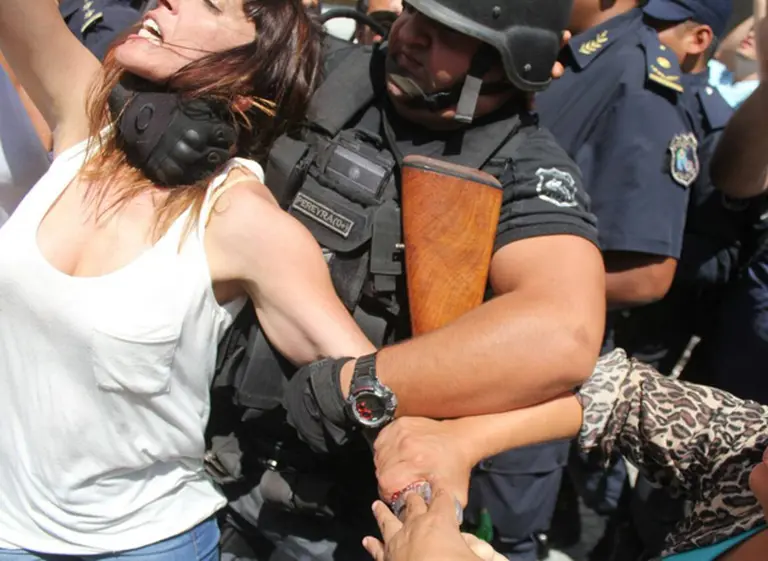 La policí­a jujeña reprime a legisladores en el juicio a Milagro Sala