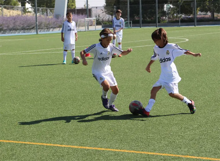 Vacaciones de "campeones" para los chicos: ser jugador del Real Madrid en el verano