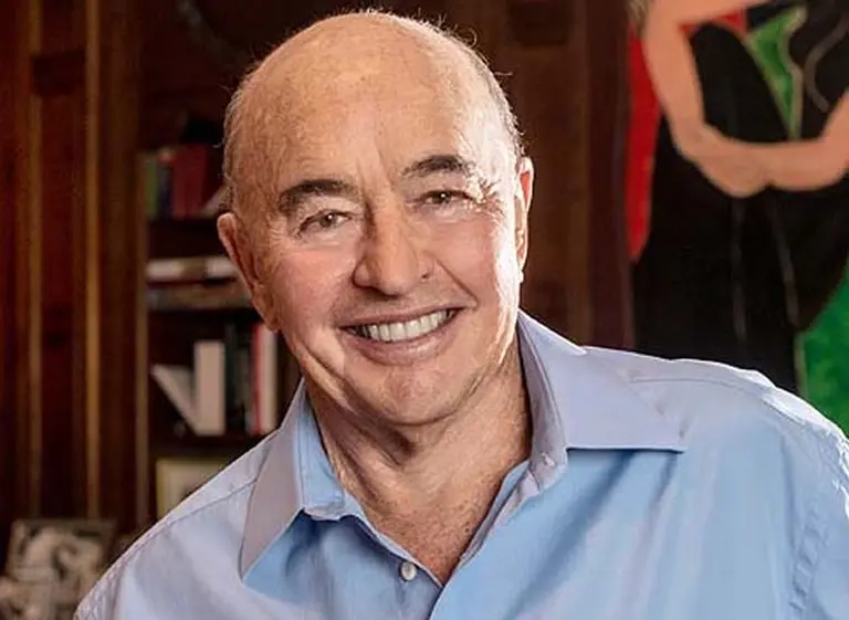 Joseph Lewis, el magnate amigo de Macri, ya vende energí­a del Rí­o Escondido