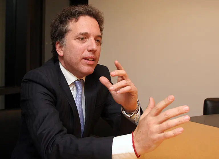 ¿Será verdad?: Dujovne dijo que el salario le ganará a la inflación en 2017