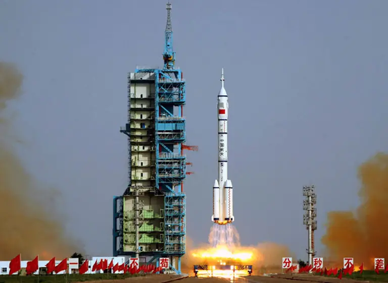 China planea llegar a Marte y a la Luna en los próximos cinco años y convertirse en "potencia espacial"