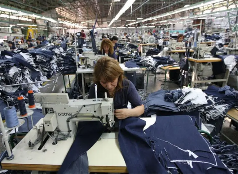 Con la reforma laboral en pausa, Gobierno activa un acuerdo con textiles