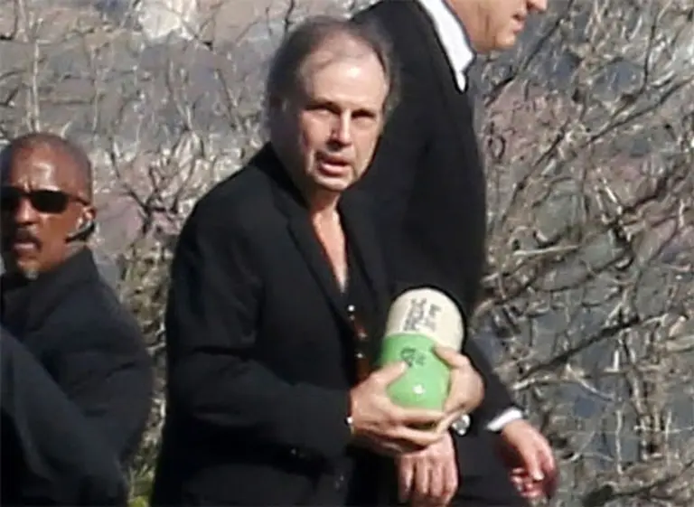 Las cenizas de Carrie Fisher, en una urna con forma de pastilla antidepresiva