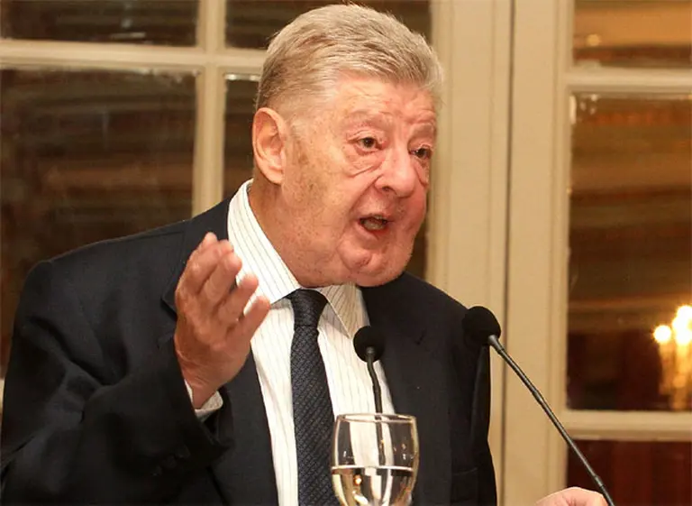 Para Bein, Dujovne es "inteligentí­simo" y el dólar no pasará los $18 en 2017