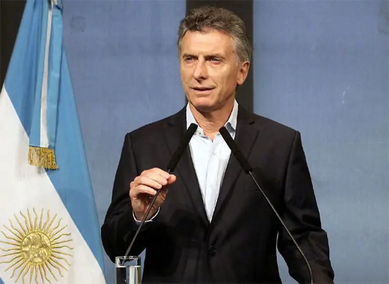 Congelan contratación de empleados estatales: los 10 puntos principales del "Plan de desburocratización"