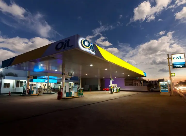 YPF, una de las principales candidatas a hacerse cargo de la refinerí­a de Cristóbal López