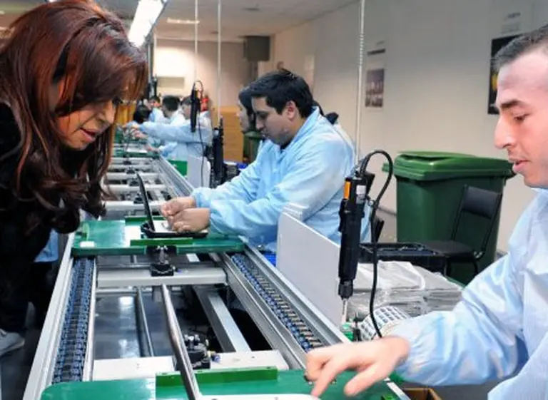 Banghó, otra empresa golpeada por la quita de aranceles: decidió despedir a 200 empleados