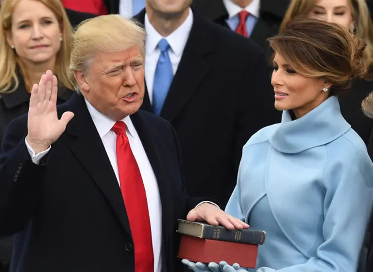 En un paí­s dividido, Trump llamó a la unidad, apeló al patriotismo y reafirmó el discurso proteccionista