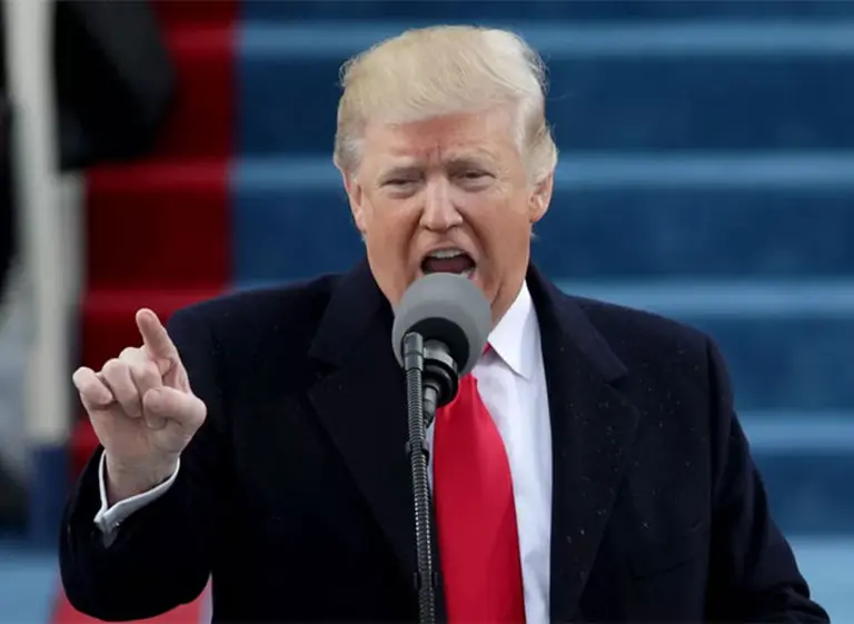 El lí­der republicano renunció a 400 empresas a su nombre