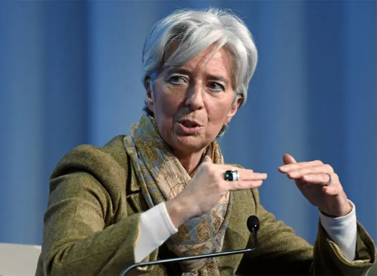 Para la cúpula del FMI, es "esencial" que el Gobierno reduzca los salarios públicos y gastos sociales