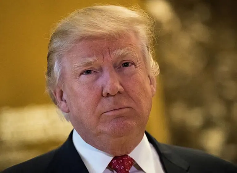 Trump congeló la contratación de empleados públicos en Estados Unidos