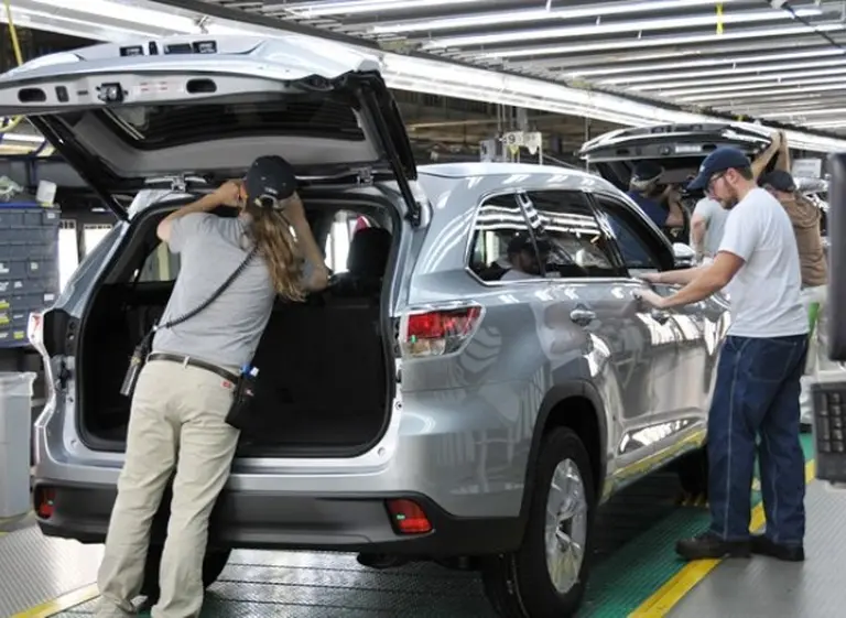 Toyota se sube al buen momento de las pick-ups: tomará personal y trabajará hasta los feriados