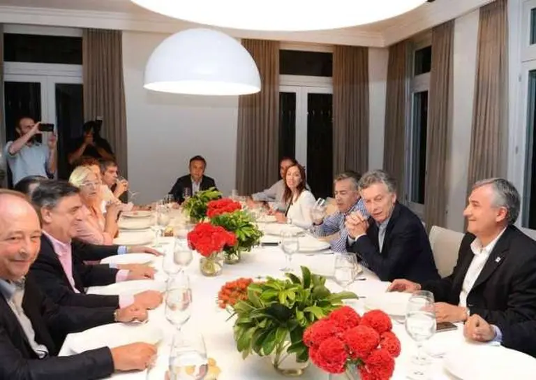 Tras la polémica por los feriados y derechos humanos, Macri y la UCR avanzaron en la estrategia electoral