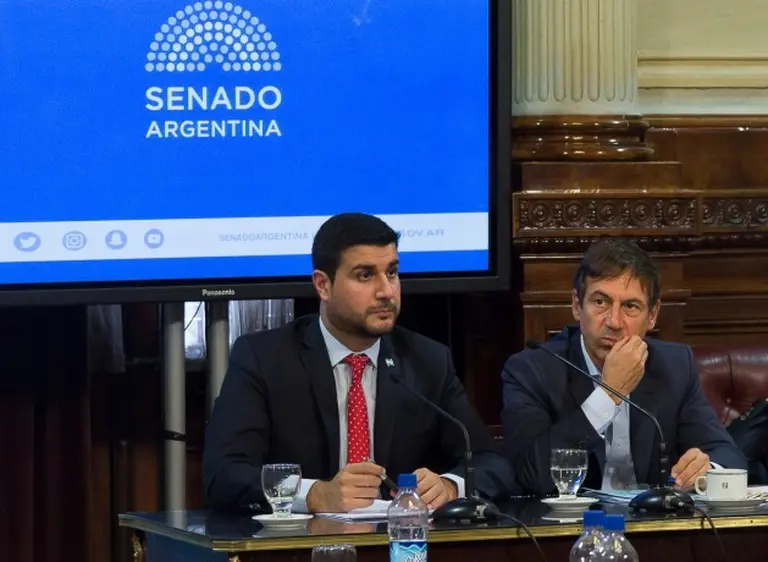 Convocan a la CGT y la CTA para el debate del decreto de necesidad y urgencia que modifica la Ley de las ART