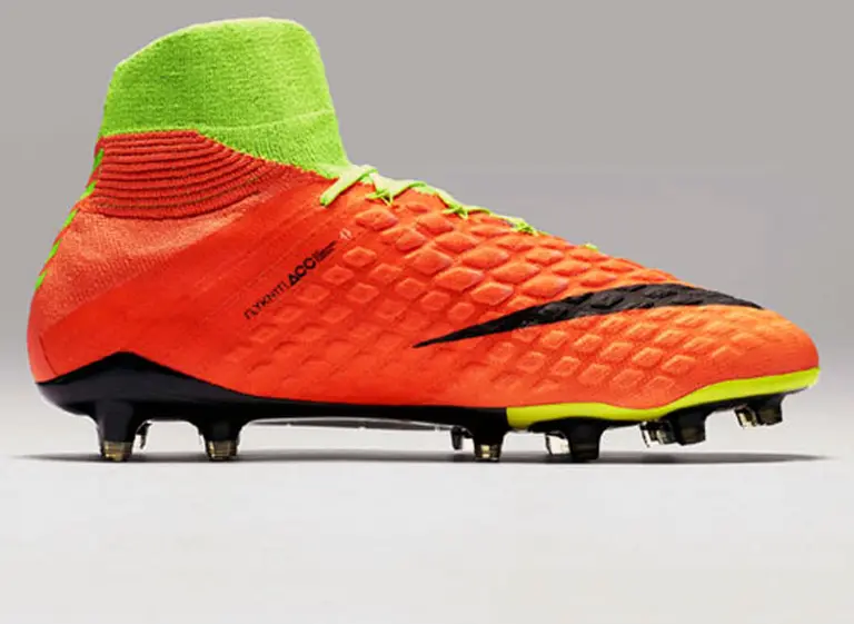 Nike lanza el Hypervenom 3, un botí­n para goleadores de fútbol del siglo XXI