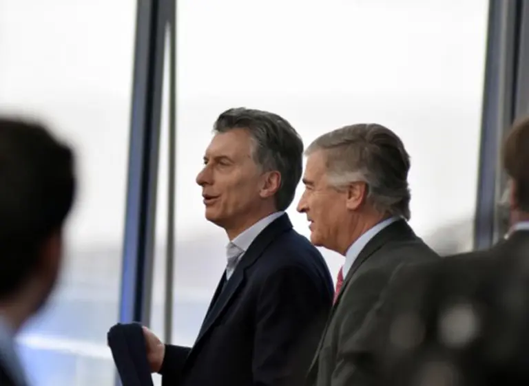 Piden imputar a Macri y Aguad por el acuerdo con Correo Argentino