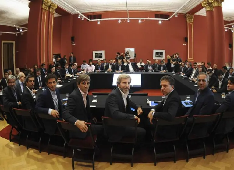 Gobierno y provincias dan primer paso para reformar coparticipación con cláusula de responsabilidad fiscal