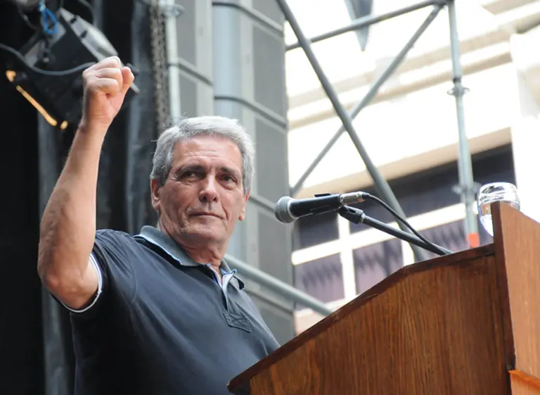 Los trabajadores de estaciones de servicio paran a partir del mediodí­a