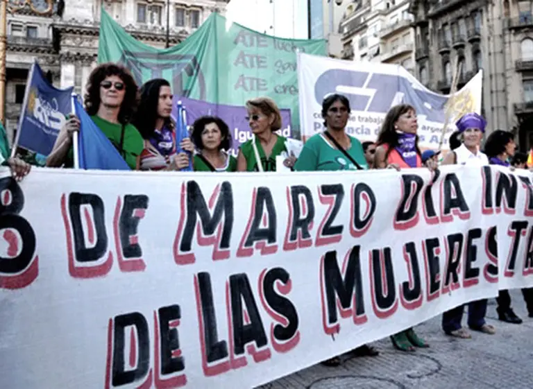 Paro de Mujeres: masiva movilización en la Plaza de Mayo contra la violencia
