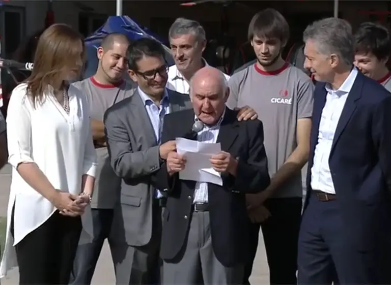 La enorme emoción de "Pirincho" Cicaré, el fabricante de helicópteros que visitó Macri