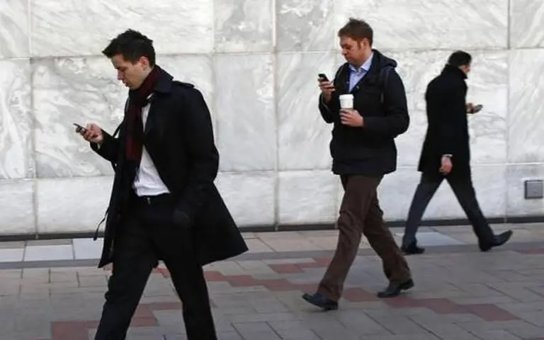 Habilitan a dos nuevas compañí­as a dar servicios de telefoní­a móvil