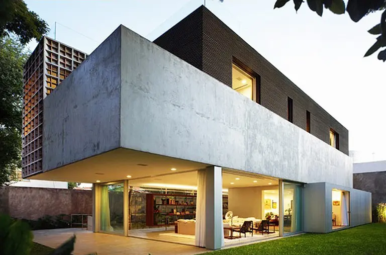 Por el dólar planchado y alta inflación, el costo de construir una casa tipo country se dispara en dólares