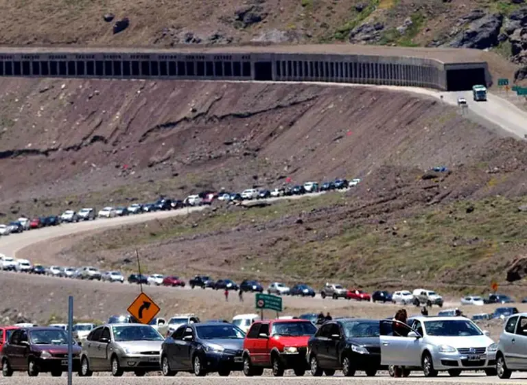 Por aluvión de turistas argentinos, advierten que en Chile ya está agotada la capacidad para enero