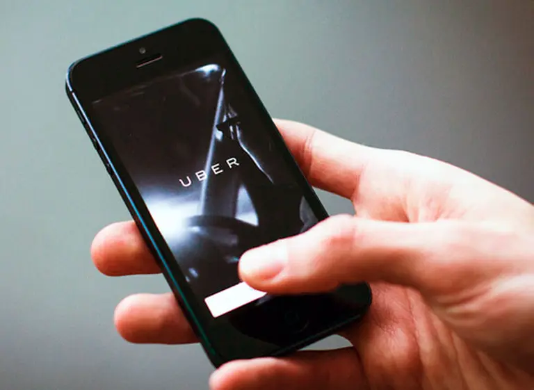 El gobierno nacional ordenó el bloqueo de Uber pero las "telcos" cuestionan la medida